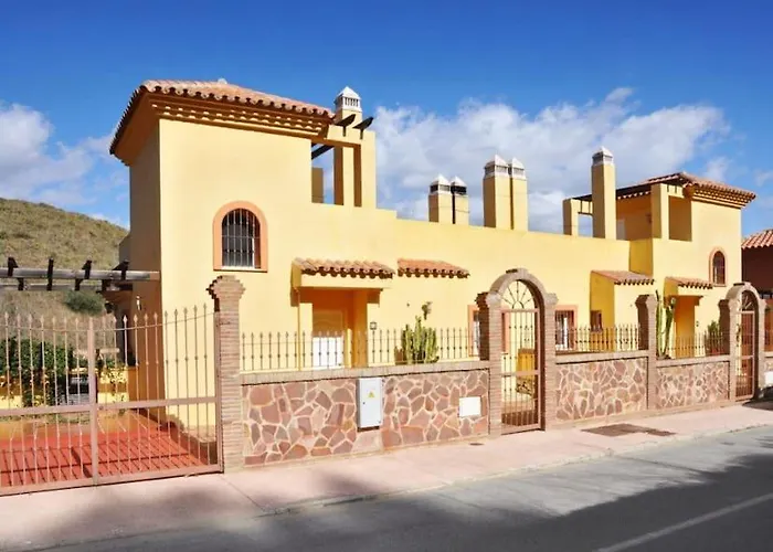5 Bedroom Villa To Rent In La Sierrezuela, Mijas