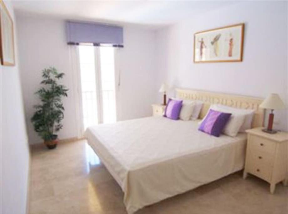 5 Bedroom To Rent In La Sierrezuela, Mijas *